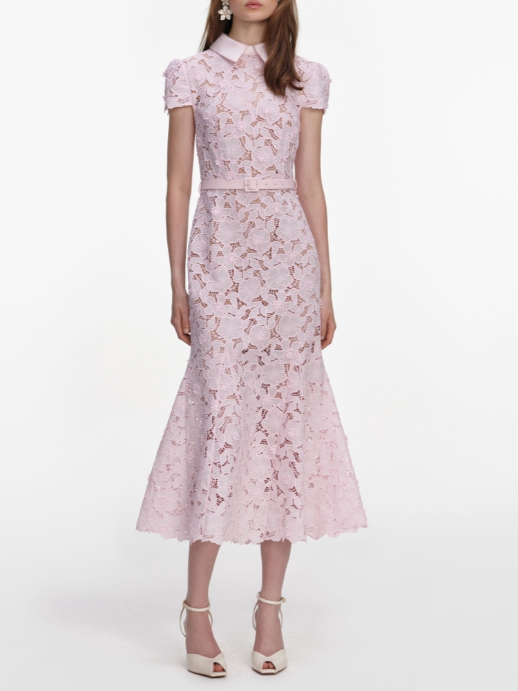 Midi Skirt Floral - เดรสยาวปานกลางปักลายดอกไม้ คอปกเซ็กซี่ แบบเว้า พร้อมเข็มขัด สีน้ำเงิน แขนสั้น