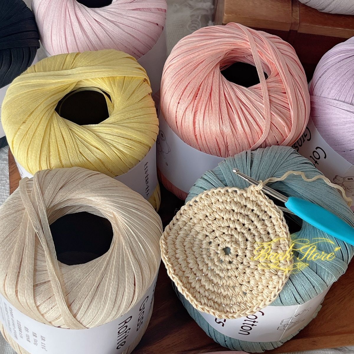 Crochet Bag Raffia - 102M/ม้วนMulticolor Raffiaเส้นด้ายสําหรับDIYถักมือฤดูร้อนSunhatกระเป๋าชายหาดถักโครเชต์Partyห่อของขวัญเชือกด้าย