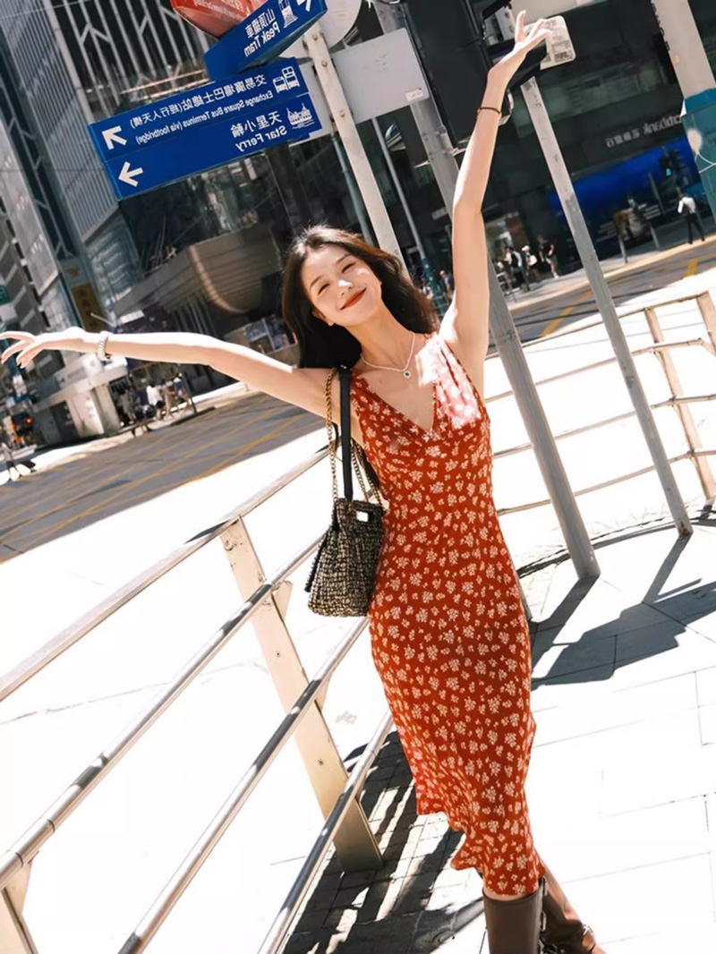 เดรสยาวปานกลางคอวีแต่งระบายช่ว - Midi Skirt Floral บทวิจารณ์และราคา